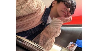  高橋克典、息子の洋服を着こなす大人カジュアルコーデ公開 