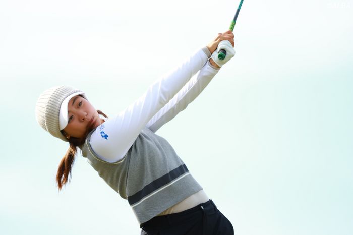 ステップV→プロテスト合格の中国人ルーキージ・ユアイの右ヒザの寄る動きが前傾キープのカギだった【ルーキースイング分析】