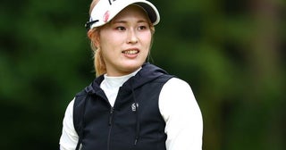 昨年の下部ツアーでブレイクした女子プロが親友と息もぴったりの写真2枚を公開ファンは思わず「間違い探し???」