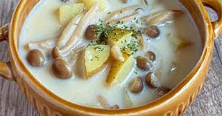 【材料3つまでで作る！】ごはんにもパンにもぴったり「しめじとじゃがいものコンソメみそスープ」