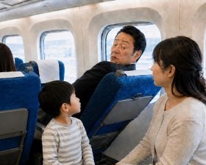 「後ろの人のことを考えられない人だね」無言で新幹線のリクライニングを倒した男性に、5歳児が放った“純粋すぎる一言”