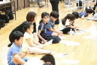 32名のキッズが舞台上演に向けて本読み初挑戦！ネルケプランニング「夏休み！オン・ワークショップ2026」レポート【1日目】