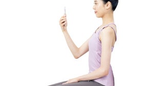 スマホはどう見る？枕の高さは？『スマホ首』にならないための生活習慣