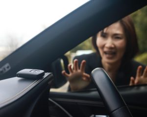 「一方通行の細い道」を逆走する中年女性…根拠不明の主張を繰り返した結果、“怒号”を浴びて道を空けるまで