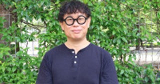 岡田利規、「演劇を観るという体験を刷新したい」東京芸術劇場芸術監督就任第1作に込めた想い