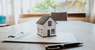 退職金「1000万円」で自宅をリフォームする予定です。水回りや外壁補修などで合計「700万円」ほどかかると言われましたが、年金生活を考えると使いすぎでしょうか…？