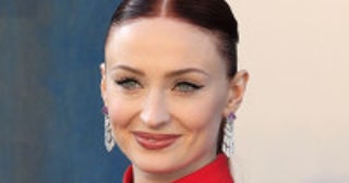 貴族と破局のソフィー・ターナー、クリス・マーティンと極秘デートか