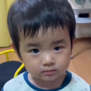 「怖くないよ♡」2歳児に寝かしつけられてる～!? 愛情たっぷりの誘い方に「私も誘われたい」の声殺到