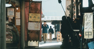 安田章大の“徹底した役づくり”！のんとの主演作「平行と垂直」メイキング映像公開大阪・堺での撮影の裏側を披露