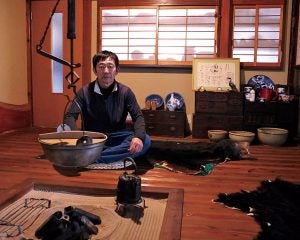 秋田県のマタギが「今年のクマは異常」と語る理由。早くから被害拡大を予感…「食の傾向も変わっている」