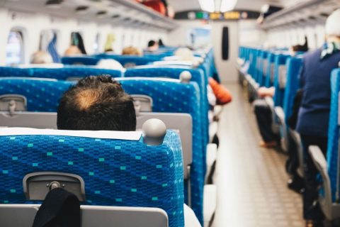 「新幹線」vs「フェリー」大阪から博多に行く場合、交通費を節約できるのはどっち？ 料金と時間の観点から比較！