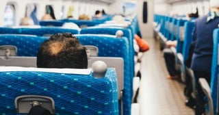 「新幹線」vs「フェリー」大阪から博多に行く場合、交通費を節約できるのはどっち？ 料金と時間の観点から比較！
