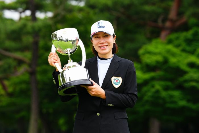 李知姫が日本女子シニアオープン制覇初代覇者・不動裕理は3位