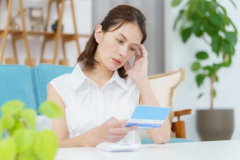 子どもの“結婚資金”として「500万円の通帳」を渡す予定です。夫に「贈与税で数十万円くらい取られる」と言われましたが“子ども名義に口座”なのにナゼ？ コツコツ貯金を「非課税で渡す方法」とは