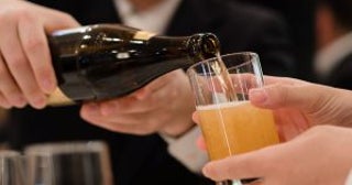 「多少の手加減がないと仕事が回らない」“グレーな経費”が通らなくなった40代会社員の嘆き。AI導入でやってくる“超監視社会”