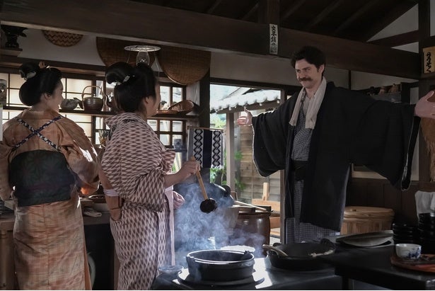 ＜明日のばけばけ＞トミー・バストウ“ヘブン”「自分は日本人だし、正座も苦ではない」と宣言