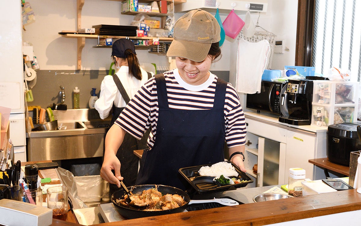 空き家を学生がDIYで再生！ ワンコイン弁当で多世代が集うコミュニティカフェ「まどゐ荘」荒川区西尾久｜空き家リノベコンテストで優秀賞