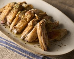 バター×手羽の背徳つまみ。料理研究家・リュウジから教わった鶏レシピの中毒性がヤバい
