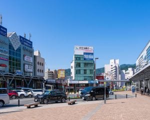 中国人宿泊者“4割”の観光地も…中国の渡航自粛で見えた「インバウンド依存」の限界