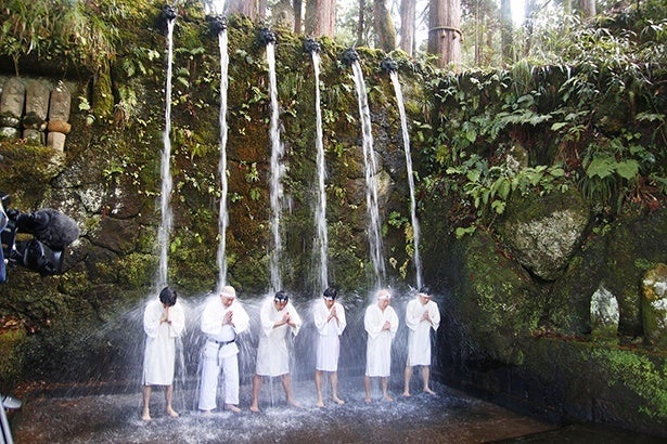 大岩山日石寺で「滝行体験」。滝行の旬は冬、静けさの中で自分を整える旅へ