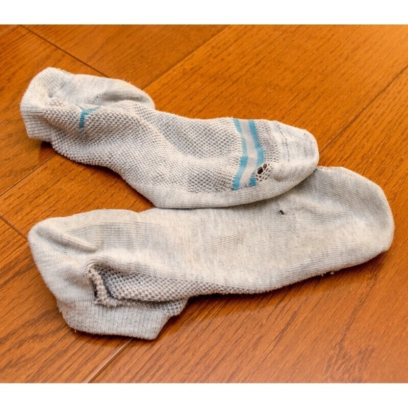 【子どもの足がくさい！】約7割の親が足のにおいの「原因」を誤解。皮膚科医が教える足洗いと予防のポイントとは？