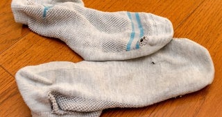【子どもの足がくさい！】約7割の親が足のにおいの「原因」を誤解。皮膚科医が教える足洗いと予防のポイントとは？