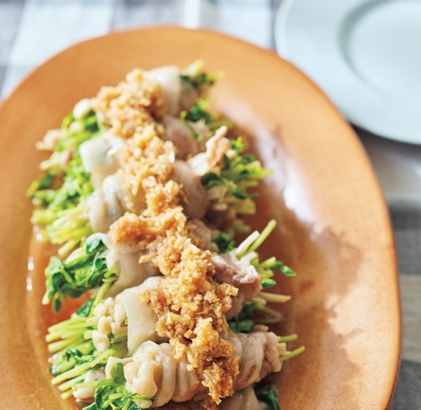 きのこの快腸パワーを存分に！「豆苗とえのきの肉巻きレンチン蒸し」【まるさんの腸活ダイエット】