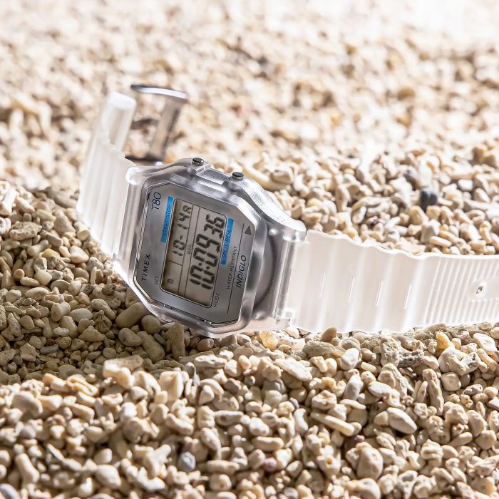 ウォッチブランド「TIMEX」から清涼感あふれる新作が登場80年代のレトロデザインと現代的な透け感が融合