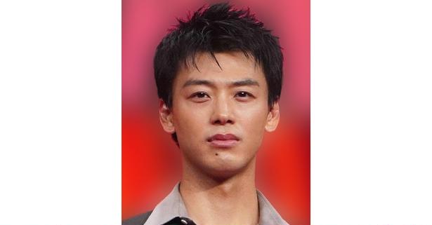 “雄叫び”を上げるモノクロがアツい…竹内涼真、サポーターと“共闘”姿に「最高」「サッカー愛伝わる」