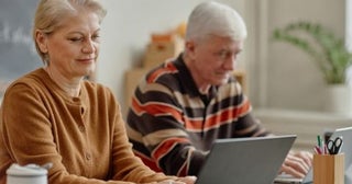 65歳になります。月収30万円で雇用延長の予定ですが、在職老齢年金制度に触れないでしょうか