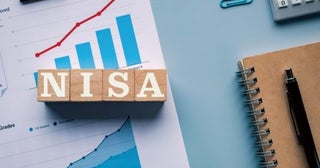 老後資金のために「NISA」で投資を始めようとした矢先、「首相交代で日経先物が暴落」というニュースを見てしまいました。何かあるたびに暴落するなら、投資なんてしないほうが良いんじゃないでしょうか…？