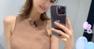 171cm“人気ABEMAアナウンサー”、ノースリーブニット姿の抜群プロポーションに絶賛の声「すごい」「可愛すぎる」