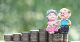 4月から年金額が夫婦で「月4400円」上がると喜ぶ両親。でも昨今の物価上昇で“生活は楽にならない”って本当？「年金の上昇率」が追いつかない理由とは