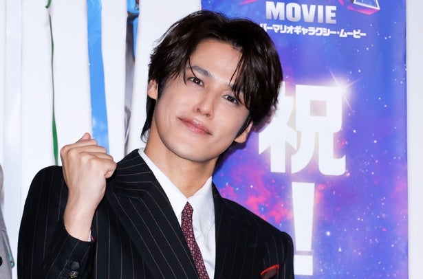 宮野真守、『We Are The World』録音スタジオでの思い出の写真公開「音楽活動的な大冒険です」一同騒然