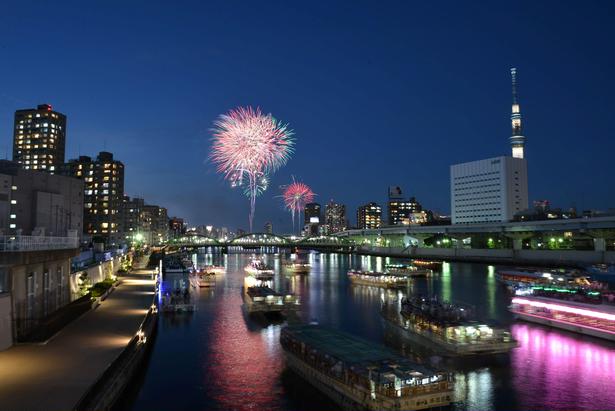 【2026】隅田川花火大会の穴場スポットと混雑回避ルート！浅草駅の入場規制を避ける帰りの裏ワザ