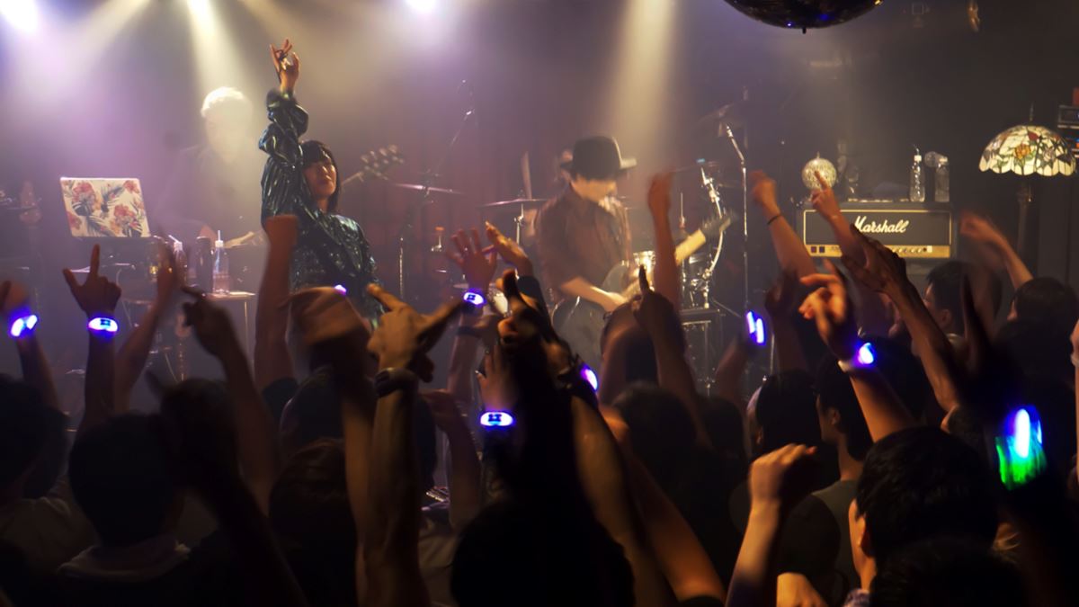 新曲初披露！ MYTH ＆ ROID『Autumn Tour “take my hand”』開幕、フロアを熱狂の渦に巻き込んだ東京初日をライブレポート