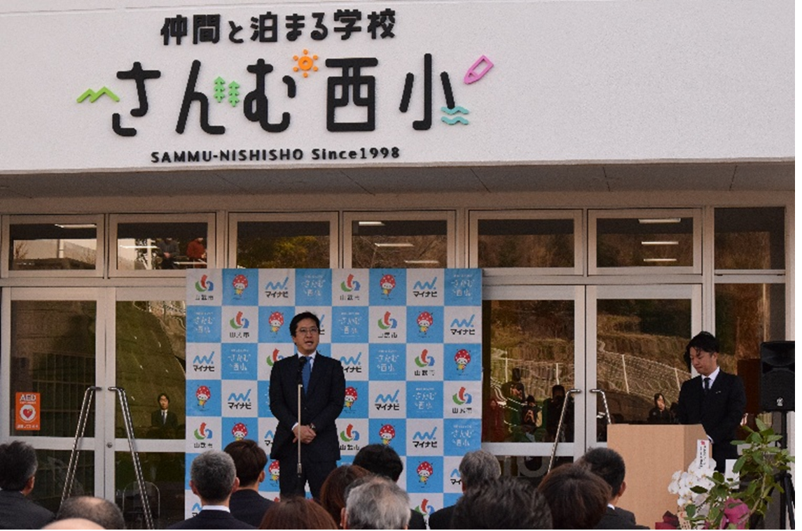 【廃校お泊まり】夜の学校を貸切!? 千葉に「泊まれる小学校」が誕生。給食にBBQ、体育館遊び…大人も子どももワクワクが止まらない