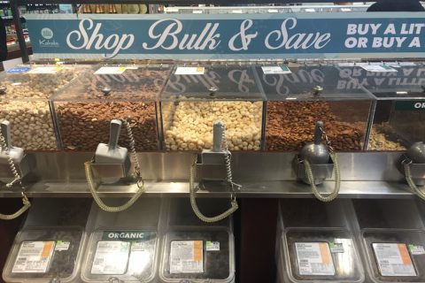 ママ友が「コストコ再販店」で、リンツのチョコを“1粒105円”で買ったとのこと。コストコより高い「違法転売」のように感じますが、問題ありませんか？“年会費を払うよりお得”なのでしょうか？