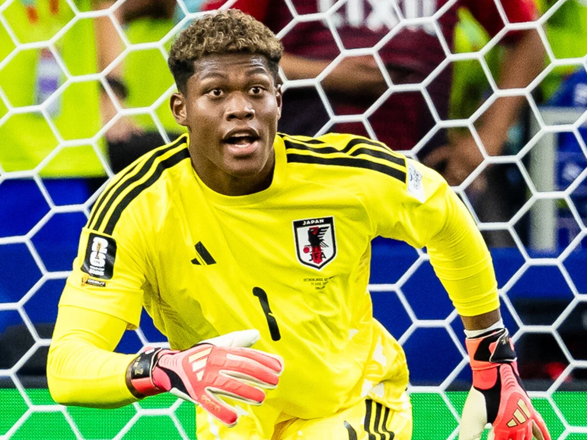 【ワールドカップ】サッカー日本代表の10代を「育成の名将」が振り返る「鈴木彩艶は17歳でＡ代表に招集しようと......」