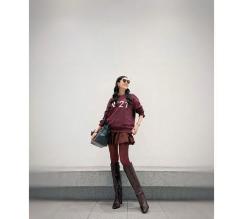  アンミカ、全身ボルドーの“大人のワントーンコーデ”披露 