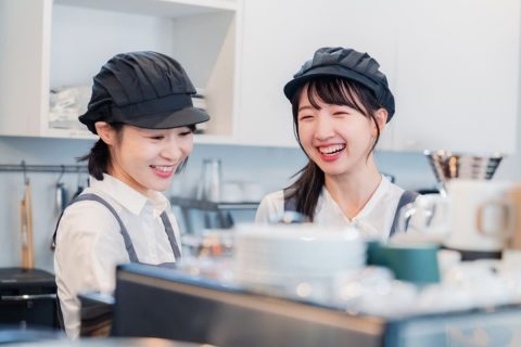 扶養から外れないために「年収130万円」に収まるようにバイトをしている娘。健康保険の扶養から外れて「年間20万円」を負担する可能性があるといわれたのですが、なぜでしょうか？