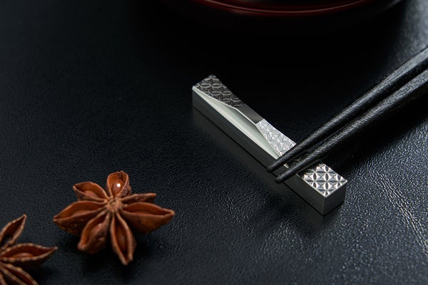 ステンレス製の富士山型箸置き「ITADAKI chopstick rest」が登場