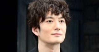 岡田将生、豪華共演者との仲良しオフショが話題に「3人ともかわいー！」「すべての写真が愛おしい」