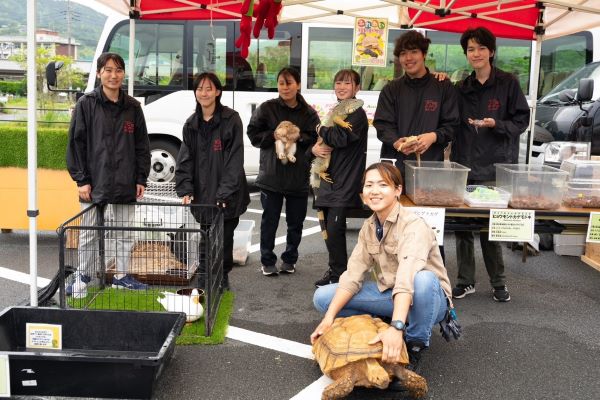 伊豆の「動物園予備校」で学園祭「第4回アニマルキーパーズフェスタ2024」動物を見て、触れて、購入も！