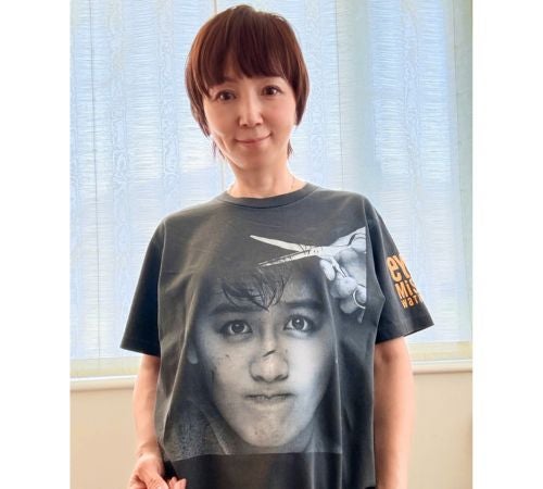  渡辺満里奈、渡辺美里『eyes』Tシャツ披露、変わらぬ推し愛 