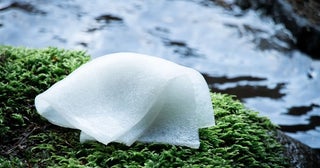 こんにゃく由来の植物繊維100％で作られた「つやの子 こんにゃく生タオル」、TVで紹介