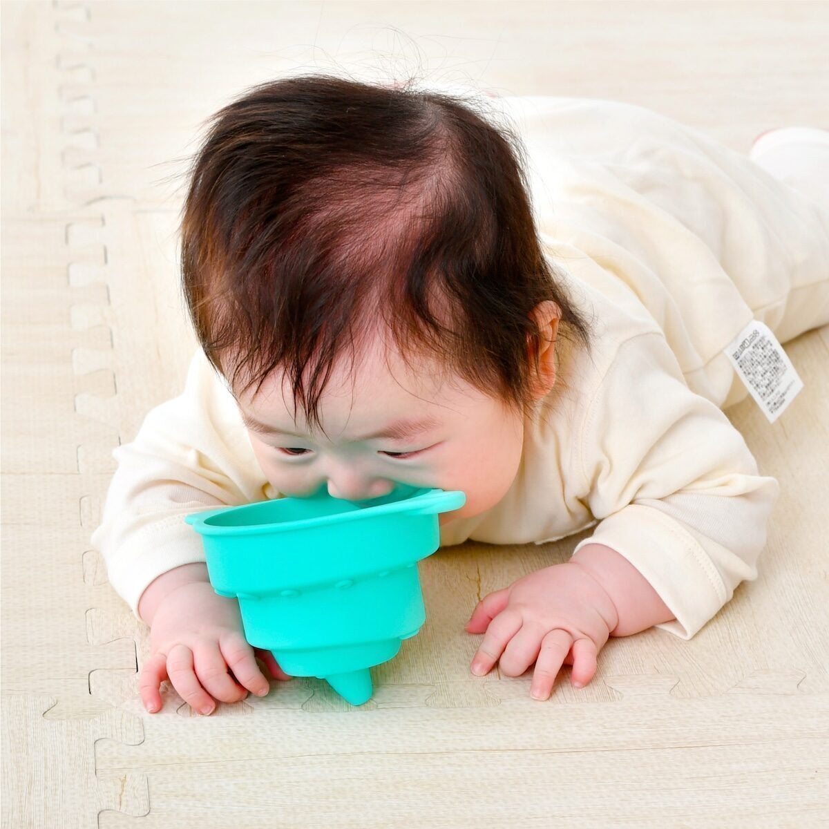 赤ちゃんが夢中になるふしぎな形！ 0歳児のしぐさ・舐め方を観察して生まれた“赤ちゃん視点”のおもちゃが登場