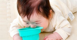 赤ちゃんが夢中になるふしぎな形！ 0歳児のしぐさ・舐め方を観察して生まれた“赤ちゃん視点”のおもちゃが登場