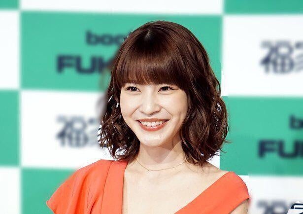 92センチ豊満Gカップのセンターラインくっきり…岸明日香、上胸元がハミ出た姿に「保存した」と反響