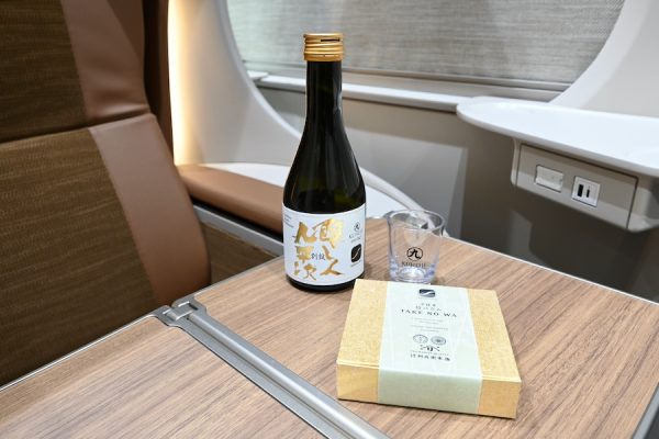 東海道新幹線「Supreme Class」限定サービスの詳細決定グラス付き純米大吟醸酒など販売